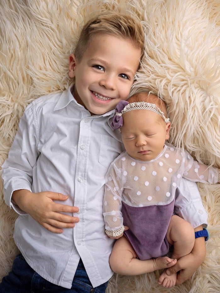 Elias mit Schwesterchen Sofia aus Kitzeck