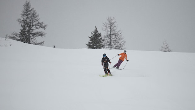 Die ersten Skifahrer sind schon unterwegs. (Bild: Wenzel Markus/Markus Wenzel)