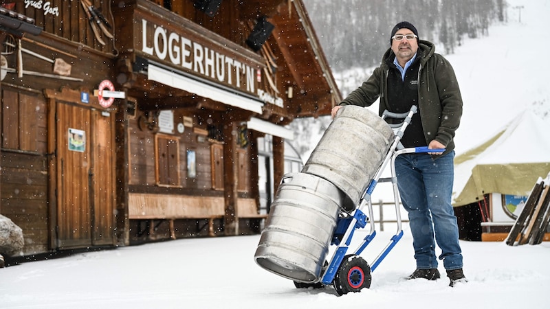 Rainer Ramsebner lagert das Bier ein (Bild: Wenzel Markus/Markus Wenzel)