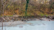 Der Weg direkt neben dem Wasser ist dank der brutalen Baggerarbeiten nicht mehr sicher zum ...