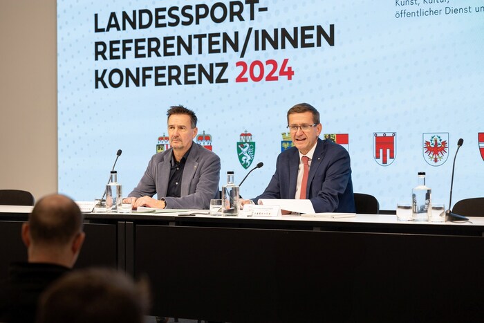 Salzburgs Landessportrat Martin Zauner (l.) mit seinem OÖ-Amtskollegen Markus Achleitner.