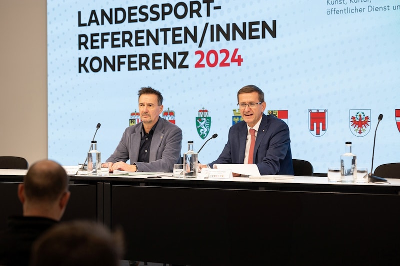 Salzburgs Landessportrat Martin Zauner (l.) mit seinem OÖ-Amtskollegen Markus Achleitner. (Bild: Land OÖ)