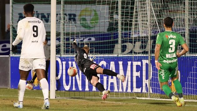 Beim Kopfball von Julian Halwachs hatte Goalie Domenik Schierl keine Chance. (Bild: GEPA pictures)