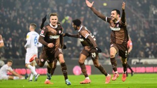St. Pauli freut sich über den ersten Heimsieg der Saison.