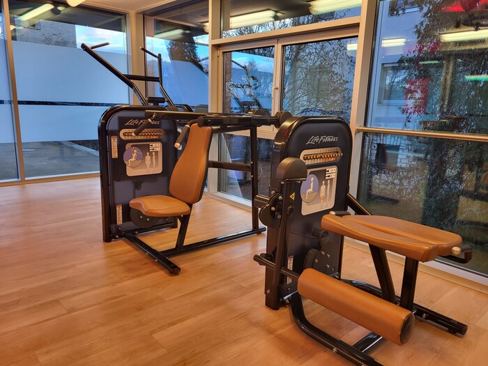 Verschiedene Geräte stehen den Frauen im Fitnesscenter zur Verfügung.