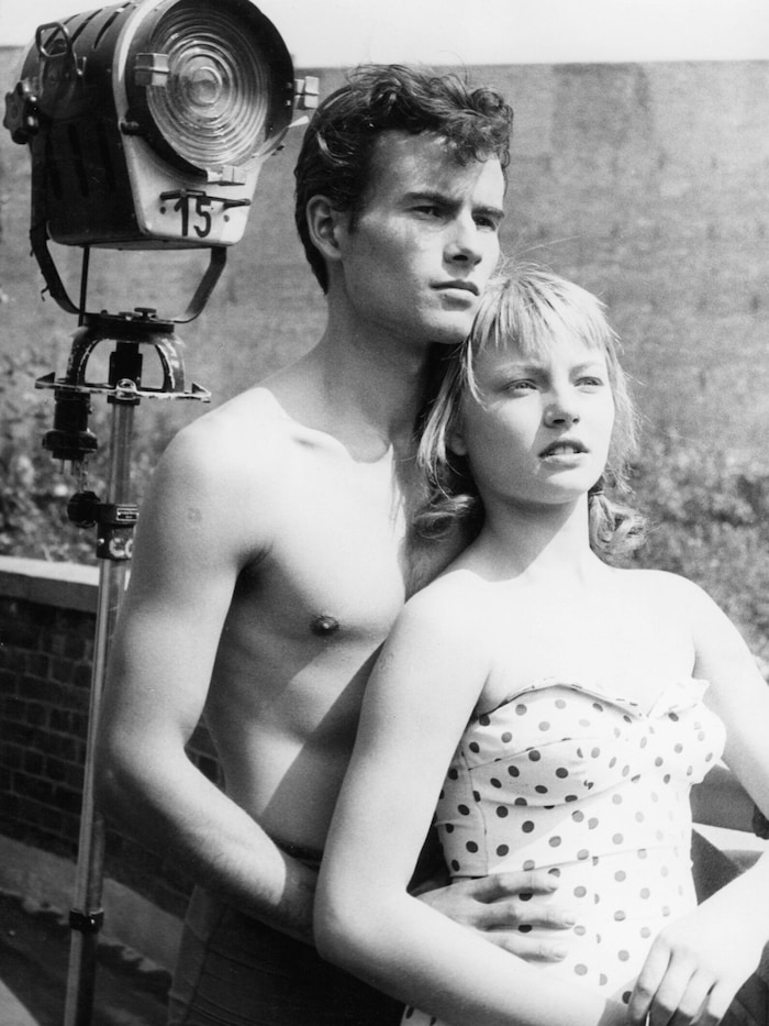 Horst Buchholz und Karin Baal während.der Dreharbeiten zum Film „Die Halbstarken“ 1956