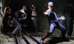 „Geisterbahn“ mit David Valentek, Moritz Ostanek, Alexander Benke, Martin Brachvogel und Yvonne ...