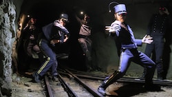 „Geisterbahn“ mit David Valentek, Moritz Ostanek, Alexander Benke, Martin Brachvogel und Yvonne ...