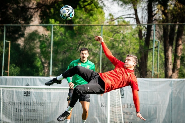 Auch mit 40 ist Klauß noch fit für spektakuläre Einlagen.