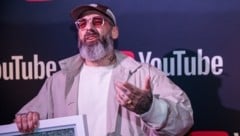 Sido mit dem YouTube-Legend-Award nach der Verleihung des YouTube Music Awards im Grill Royal am 26. November 2024. (Bild: picturedesk.com/Carsten Koall / dpa)