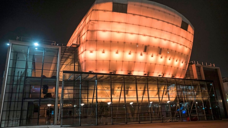 Festspielhaus St. Pölten setzt ein sichtbares Zeichen gegen Gewalt an Frauen (Bild: Richard_Marschik)