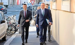 Stefan Hermann und Mario Kunasek am Montag nach der Landtagswahl am Weg zur ersten ...