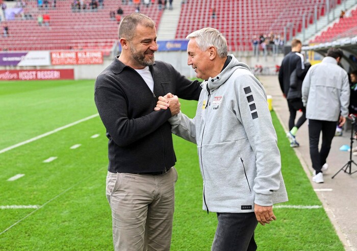 Männer mit Handschlag-Qualität: Zeljko Karajica und Peter Pacult.