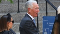 Charles Kushner war im Jahr 2004 unter anderem wegen Steuerhinterziehung verurteilt worden und verbrachte fast zwei Jahre im Gefängnis. (Bild: APA/Getty Images via AFP/GETTY IMAGES/Michael M. Santiago)