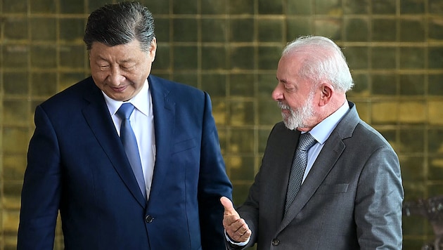 Donald Trump's threat is also directed at the countries of Xi Jinping and Luiz Inacio Lula da Silva. (Bild: APA/AFP/EVARISTO SA)