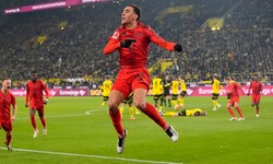 Während Jamal Musiala jubelte, lag Niklas Süle (im Hintergrund) mit Scherzen am Boden.