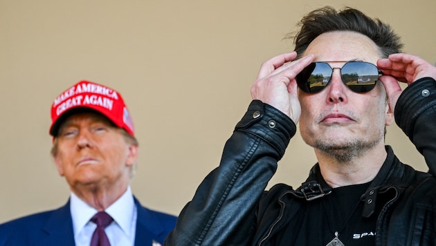 Donald Trump und X-CEO Elon Musk sind neue beste Freunde, lagen sich rechtlich aber bislang noch im Clinch. (Bild: APA/Getty Images via AFP/GETTY IMAGES/Brandon Bell)