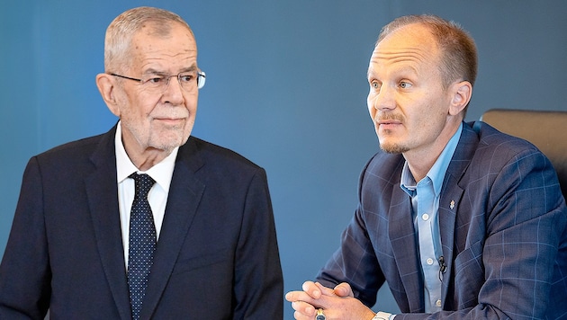 Government mandate to ÖVP instead of FPÖ: For Innsbruck's mayor Johannes Anzengruber (right), Federal President Alexander Van der Bellen acted "ideologically". (Bild: Krone KREATIV/APA)