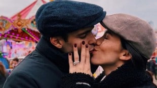 Goffredo Cerza hat um die Hand von  Aurora Ramazzotti angehalten. 