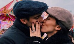 Goffredo Cerza hat um die Hand von  Aurora Ramazzotti angehalten. 