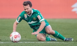Sinnbildlich für den Umfaller des SK Rapid sucht hier Captain Matthias Seidl die Nähe zum Rasen ...