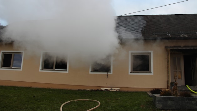 The fire caused extensive damage. (Bild: Bfdko Jennersdorf)