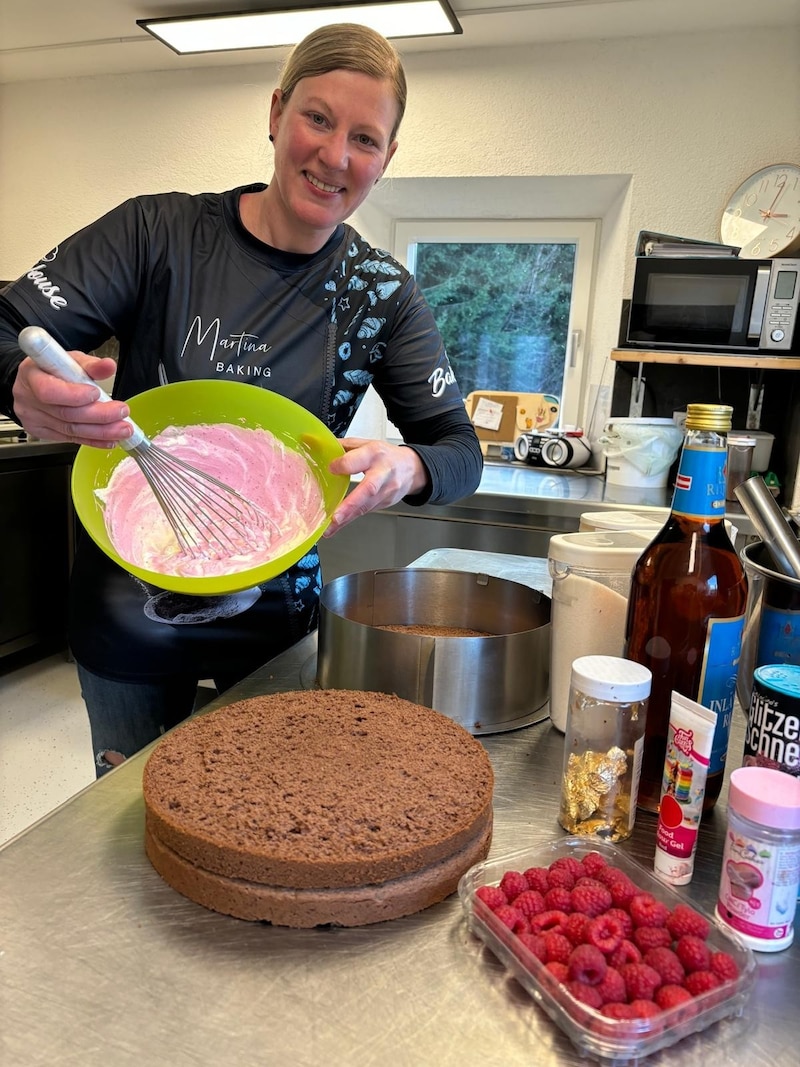 Martina Lang conjures up a variety of cakes. (Bild: Elisa Aschbacher)