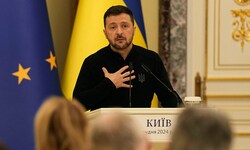 Der ukrainische Staatschef Wolodymyr Selenskyj sieht den NATO-Beitritt seines Landes als ...