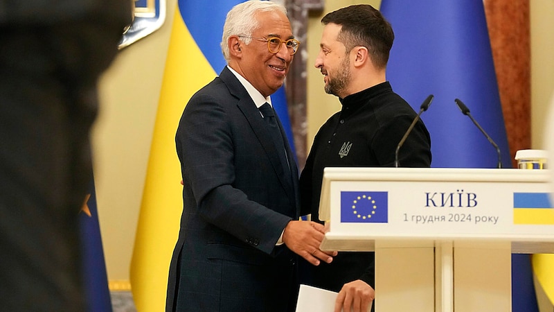 EU-Ratspräsident António Costa zu Besuch bei Präsident Wolodymyr Selenskyj (Bild: APA/AP)