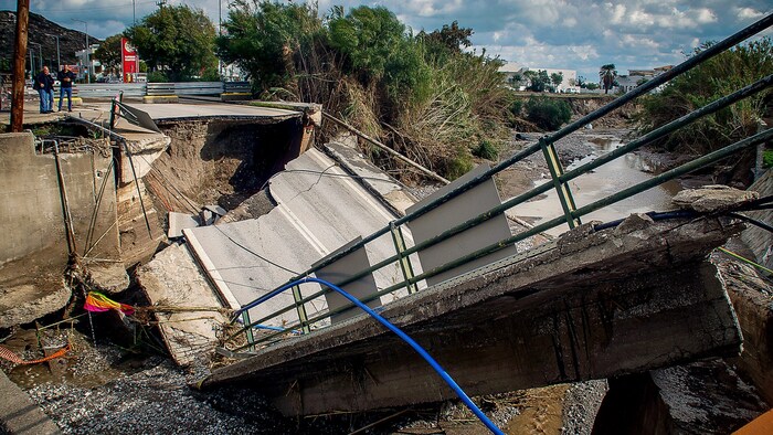 Eine zerstörte Brücke auf Rhodos