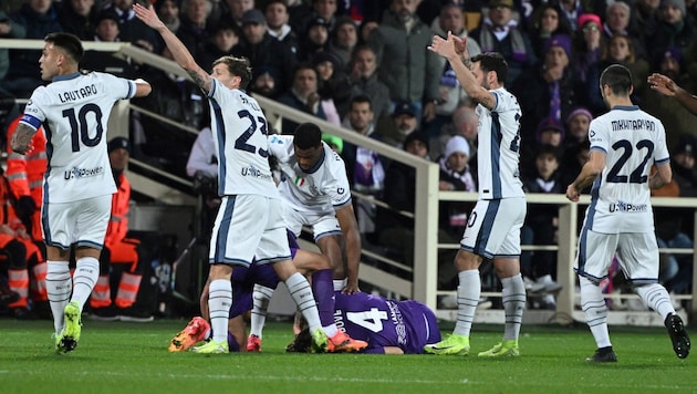 Edoardo Bove collapsed during the game against Inter Milan. (Bild: AFP/AFP )