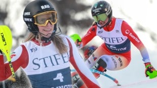 Camille Rast (re.) gewinnt, Kathi Liensberger wird Neunte. (Bild: GEPA/GEPA pictures)