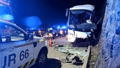 Im Reisebus befanden sich zum Zeitpunkt des Crashs 47 Personen an Bord. (Bild: APA/AFP/Prefecture des Pyrénées-Orientales)