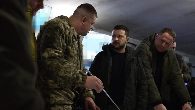 Zelenskyi's troops are tired after years of the Russian war of attrition. (Bild: AFP/Handout)