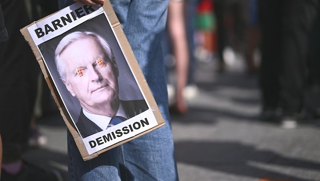 Ministerpräsident Michel Barnier könnte über ein gigantisches Loch im Budget stolpern. (Bild: AFP/SEBASTIEN BOZON)