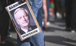 Ministerpräsident Michel Barnier könnte über ein gigantisches Loch im Budget stolpern.