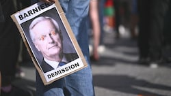 Ministerpräsident Michel Barnier könnte über ein gigantisches Loch im Budget stolpern. (Bild: AFP/SEBASTIEN BOZON)