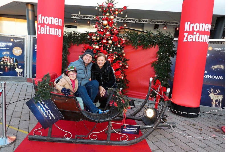 Zufriedene Familien aus Purbach, Wien und Eisenstadt waren unter den Glücklichen des „Krone“-Gewinnspiels. Voller Freude genossen alle Besucher den ersten Adventsonntag im „Winterwunder Mörbisch“. „Ein schönes Erlebnis“, lautete der Tenor. (Bild: Reinhard Judt)