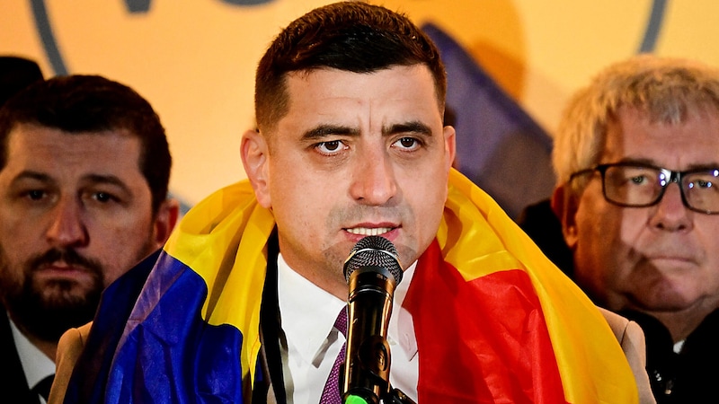 AUR leader George Simion secured second place for his right-wing party. (Bild: APA/AFP/Daniel MIHAILESCU)