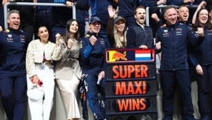 Max Verstappen feierte seinen Sieg in Katar mit Mama Sophie, Freundin Kelly und Schwester Vici. (Bild: REUTERS)