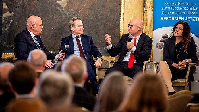 Wifo-Chef Gabriel Felbermayr (2. v. re.) diskutierte unter anderem mit Franz Schellhorn von ...