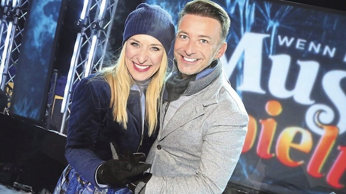 In gewohnt charmanter Manier führen Stefanie Hertel und Marco Ventre als Moderatoren-Paar durch ...