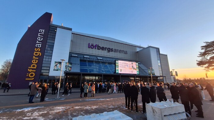 Die Kult-Heimstätte, die Löfbergs Arena, bietet Platz für über 8000 Menschen.