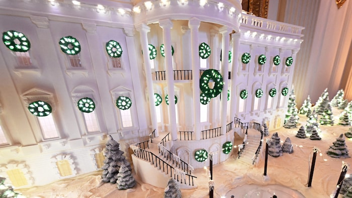Das Regierungsgebäude als Lebkuchenhaus