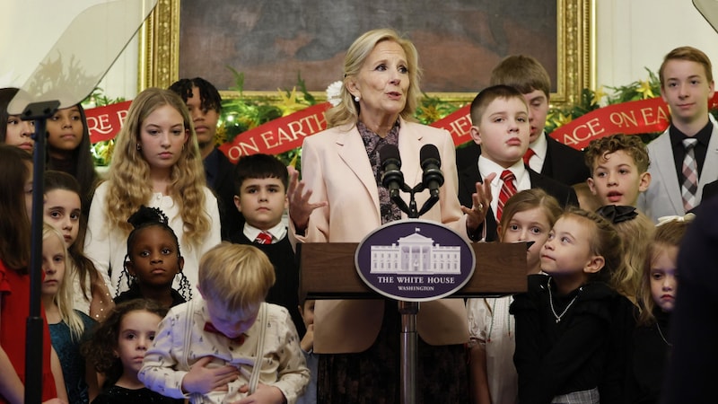 Mit Kindern bei der Veranstaltung (Bild: AFP/Anna Moneymaker)