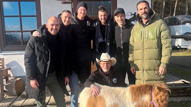 Geballte Ladung! Erwin Hoffer, Christopher Drazan, Christopher Knett, Ümit Korkmaz, Andi Ivanschitz und Martin Stranzl mit Helmut Zeiner, ... (Bild: Moizi Peter)