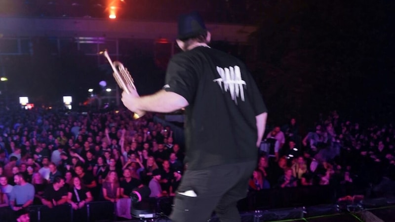 The audience at the Pyramide Vösendorf were convinced for several minutes that they were watching the real Timmy Trumpet. (Bild: Philipp Mairhofer)