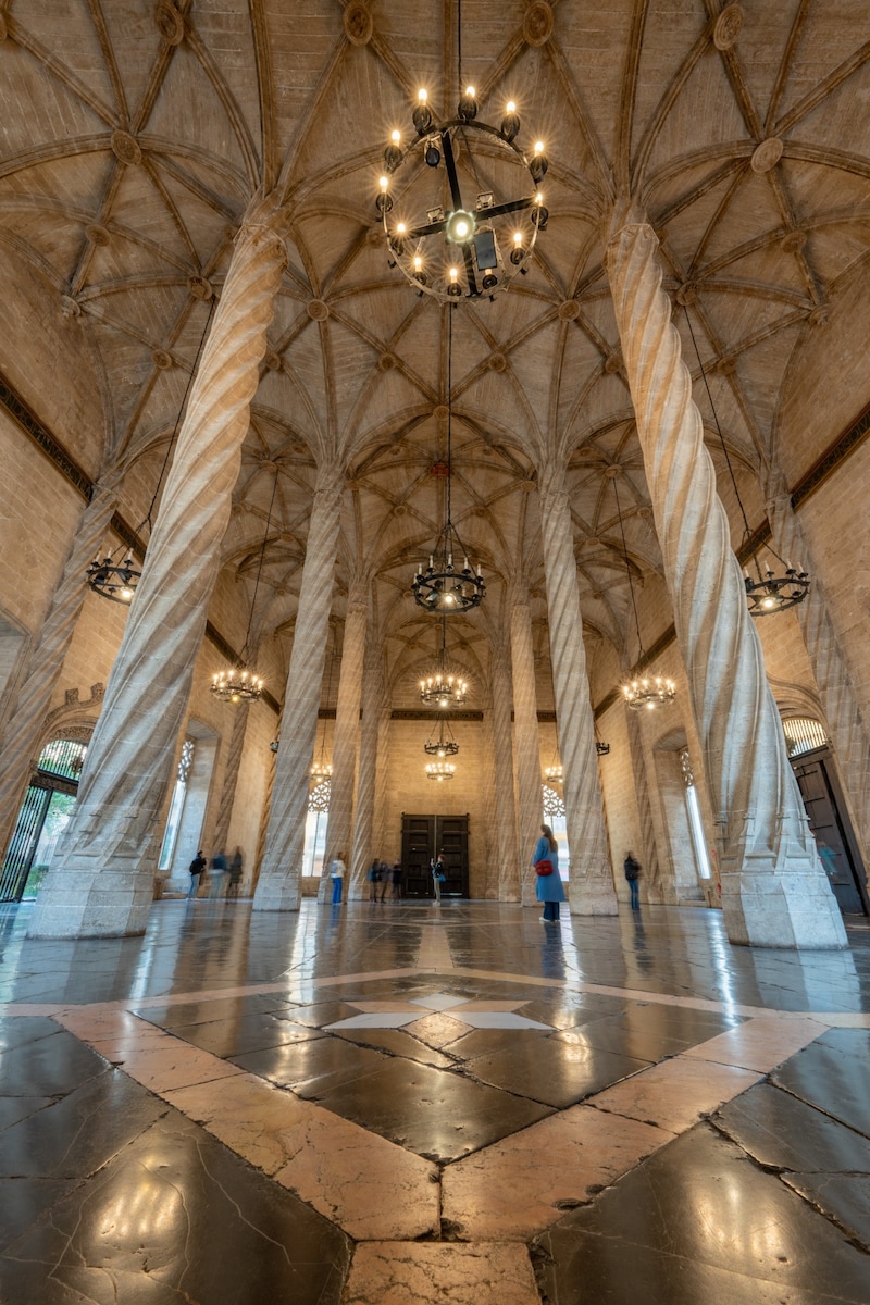 The halls of the silk exchange in Valencia. (Bild: Luis Carbonell)