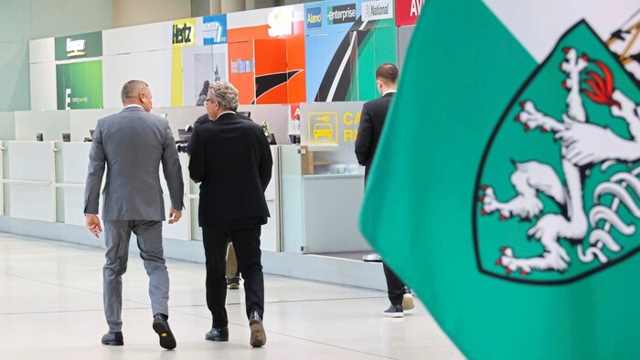 Verhandlungen auf dem Grazer Flughafen.