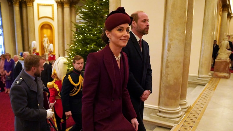 Princess Kate and Prince William on their arrival at the palace (Bild: Jonathan Bradyvia/PA)